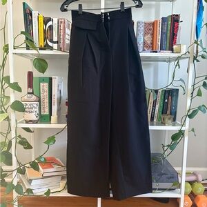 Pleated wide-leg trousers